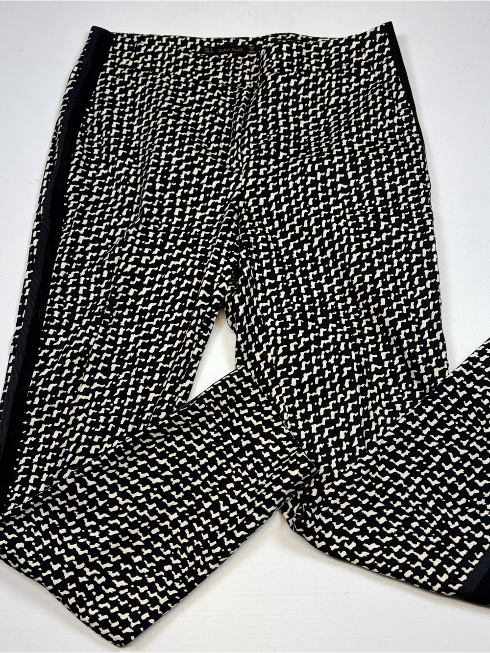 ZARA BASIC BLACK CREAM ABSTRACT PRINT SIDE STRIPE PANTS SIZE SMALL